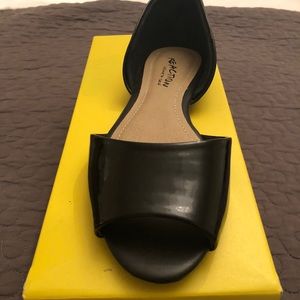 Open toe flats